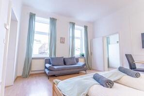 2 sovrum, skrivbord, strykjärn/strykbräda och gratis wi-fi