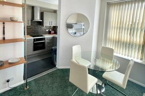 Dining - Wilmot Serviced Apartments (London)