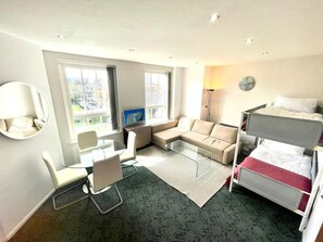 Living area - Wilmot Serviced Apartments (London)
