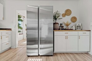 Interior - The Luxe Bohemian Coastal Haven (Daytona Beach)