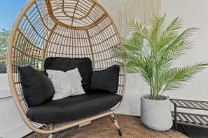 Property grounds - The Luxe Bohemian Coastal Haven (Daytona Beach)