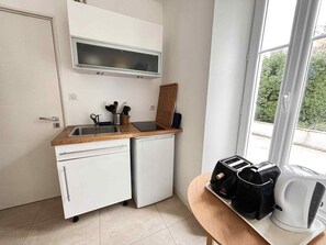 Fridge, microwave, stovetop, toaster - Vacation home near beach and center, La Tranche-sur-Mer (La Tranche-sur-Mer)