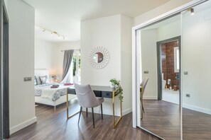 Iron/ironing board, WiFi, bed sheets - Villa "Jazz Close To Golden Mile" with Sea View, Private Pool & Wi-Fi (Marbella)