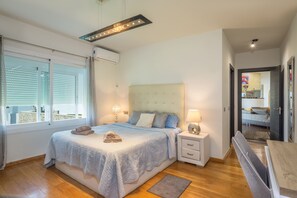 Iron/ironing board, WiFi, bed sheets - Villa "Jazz Close To Golden Mile" with Sea View, Private Pool & Wi-Fi (Marbella)