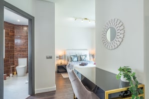 Bügeleisen/Bügelbrett, WLAN, Bettwäsche