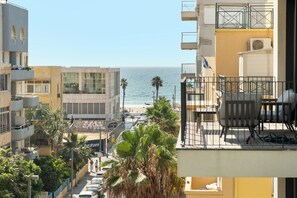 Property grounds - Nechmia 3BR SeaView apartment in lovely Tel Aviv-Yafo with AC (Tel Aviv-Yafo)