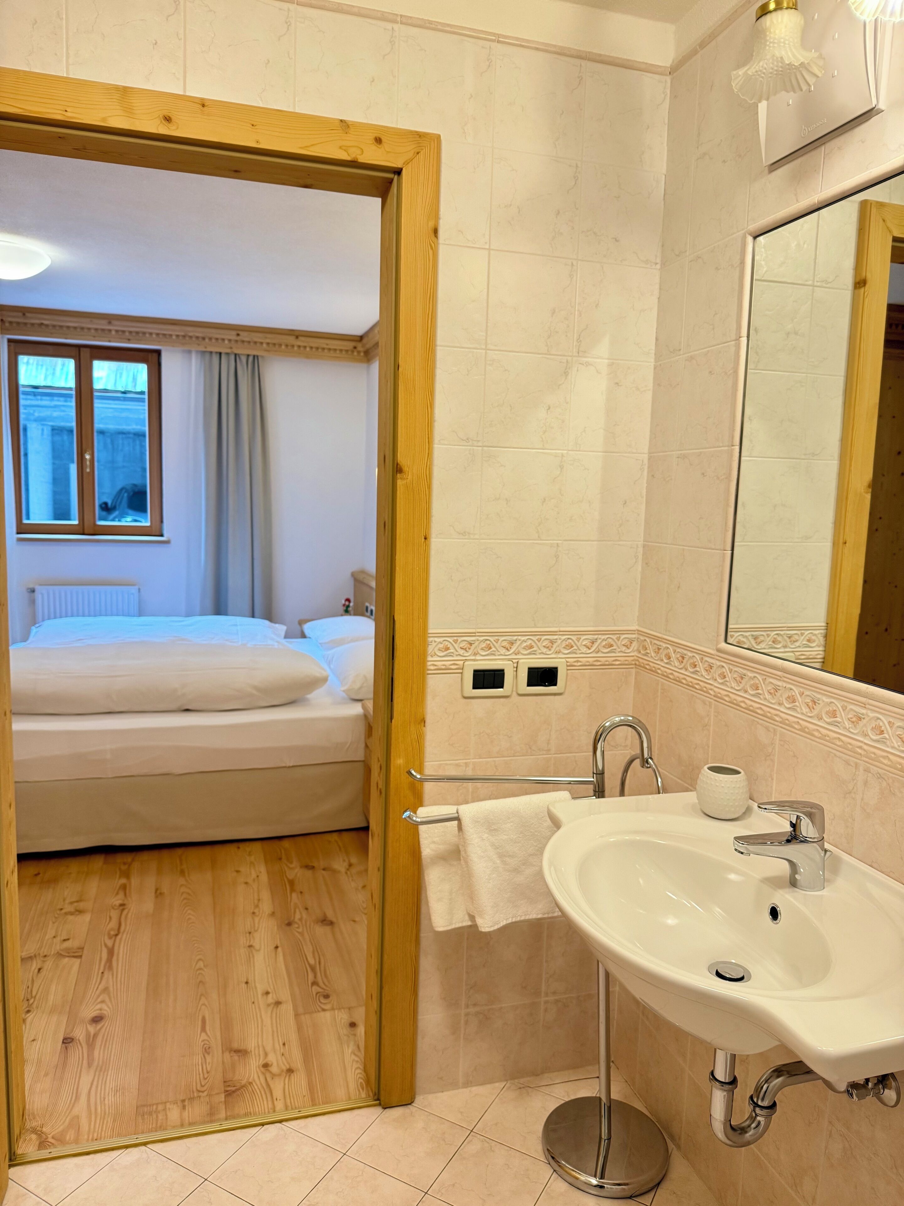 Asciugacapelli, asciugamani, sapone, carta igienica