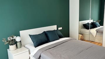 Iron/ironing board, WiFi, bed sheets