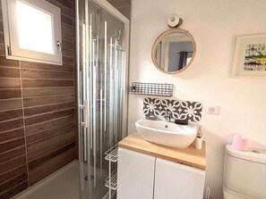 Bathroom - Modern villa in Grand-Piquey near Arcachon Basin, capacity for 7 people (Lège-Cap-Ferret)