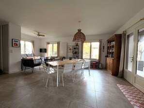 Interior - Modern villa in Grand-Piquey near Arcachon Basin, capacity for 7 people (Lège-Cap-Ferret)