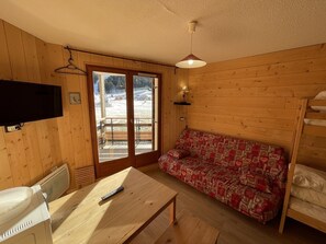 TV - Charming renovated studio with balcony in Lioran (Le Lioran)