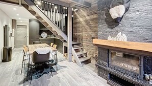Dining - Elegant 4-room triplex in central Méribel with secure parking for 7 guests (Méribel)