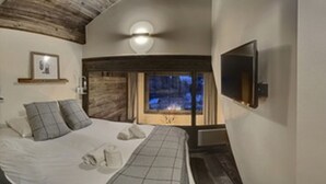Room - Elegant 4-room triplex in central Méribel with secure parking for 7 guests (Méribel)