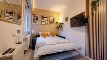 Bügeleisen/Bügelbrett, Internetzugang, Bettwäsche