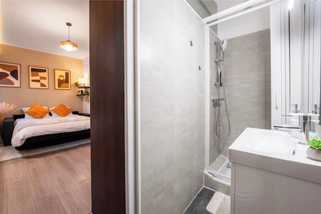 Dusche, Haartrockner, Handtücher, Seife