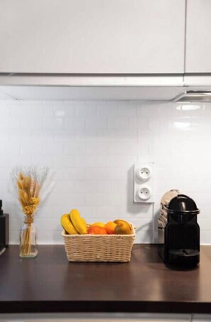 Private kitchen - Cosy Studio - Near train station - Netflix - LED ambiance (Annemasse)