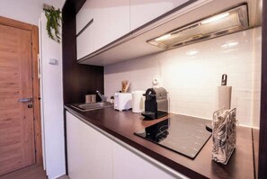 Private kitchen - Cosy Studio - Near train station - Netflix - LED ambiance (Annemasse)