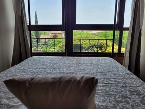 2 室のベッドルーム、旅行用ベビーベッド、WiFi、ベッドシーツ