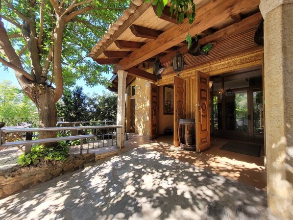 تفاصيل الفندق من الخارج