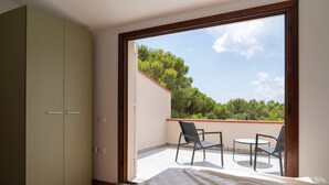 Room - Sea view holiday home, surrounded by Mediterranean scrub with swimming pool (Chioma)