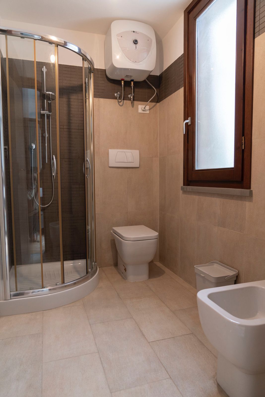 Dusche, Haartrockner, Bidet, Handtücher