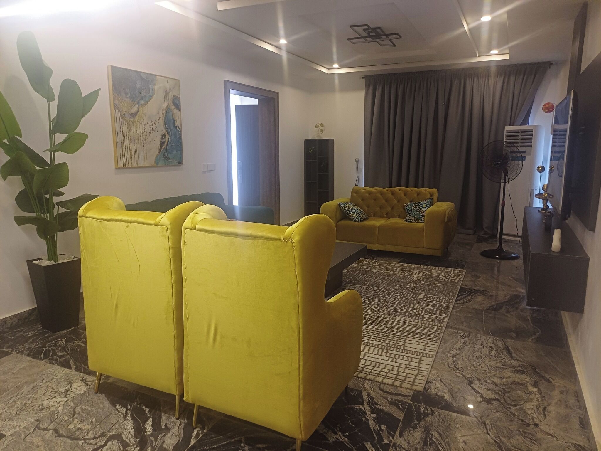 Deluxe Room, Balcony, City View | Living area