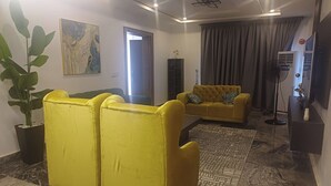 Unclassified image, 4 of 28, button - AAMIQ SPACE (Abuja)