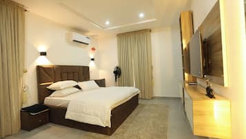 Deluxe Room, Balcony, City View | Desk, laptop workspace, blackout curtains, soundproofing
