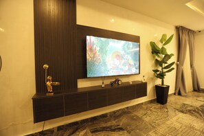 Chambre Deluxe, balcon, vue ville | Intérieur