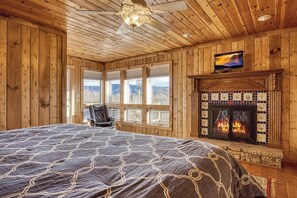 4 bedrooms, iron/ironing board, free WiFi, bed sheets - Mountain Vista -Mountain Views, Hot Tub, WIFI, Game Room (Sevierville)