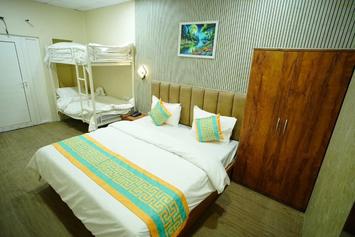 Family Room, Balcony | Free WiFi
