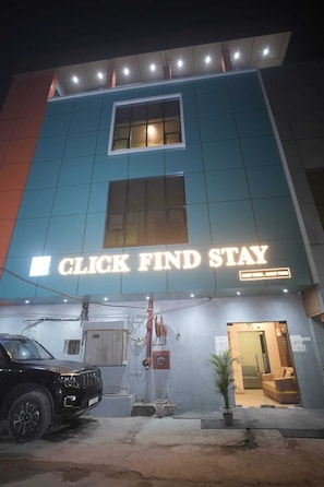 Exterior detail - Click Find Stay Orderly Bazar (Varanasi)