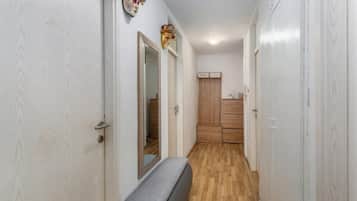Apartamento clásico, Aire acondicionado, vistas al patio | Interior