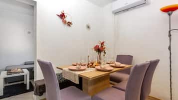 Leilighet – classic, aircondition, bakgårdsutsikt | Spiseområde