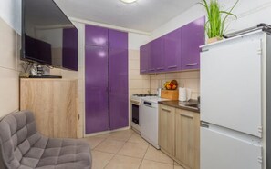 Classic Apartment, Air conditioning, Courtyard View | Private kitchen - Sunrise (Rijeka)