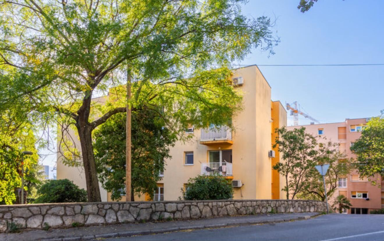 Căn hộ phong cách cổ điển, máy điều hòa, quang cảnh sân vườn | Ngoại thất