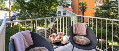 Classic Apartment, Air conditioning, Courtyard View | Property grounds