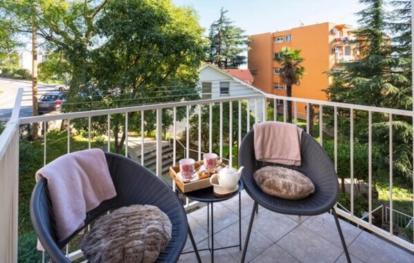 Classic Apartment, Air conditioning, Courtyard View | Property grounds