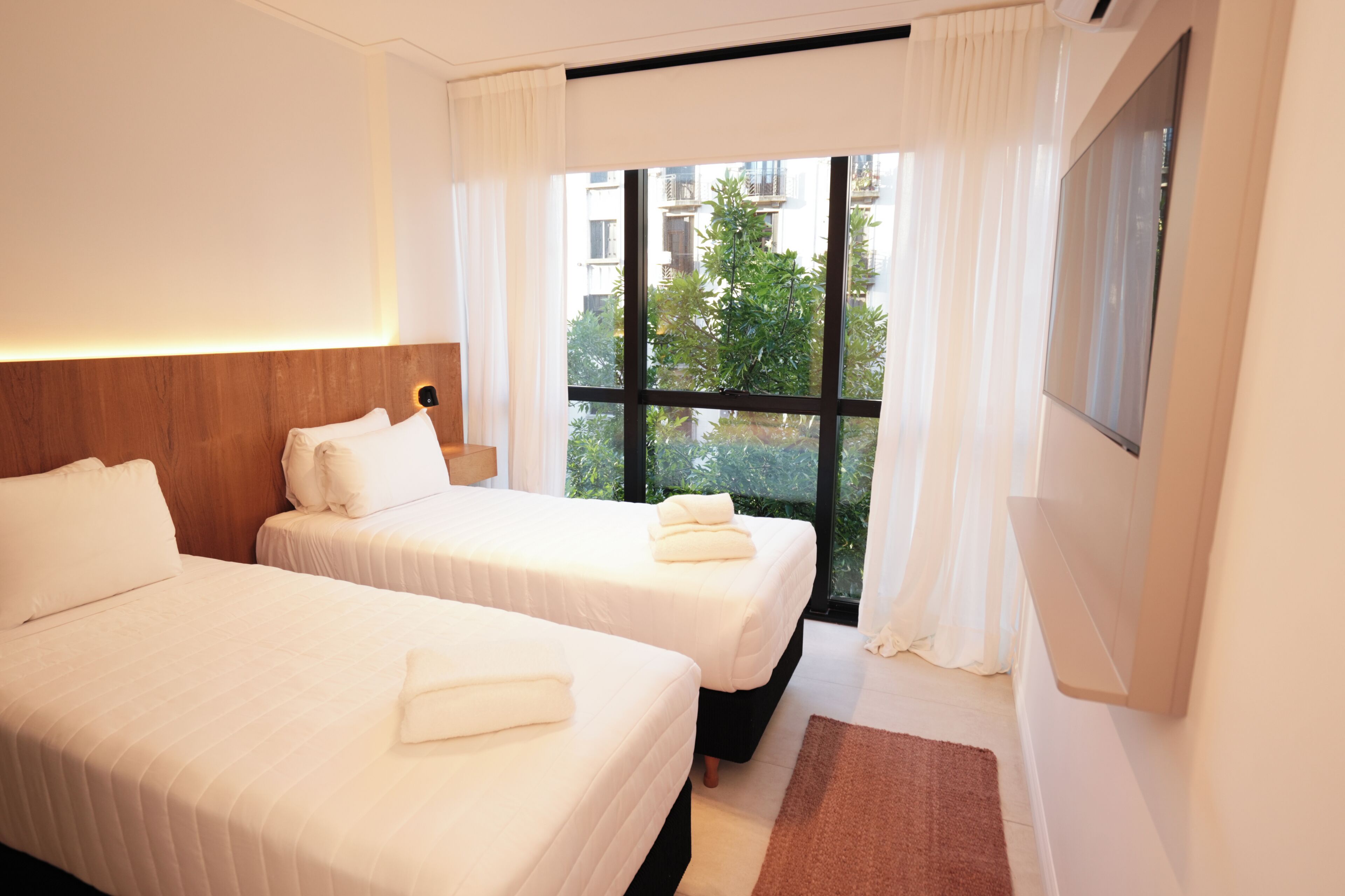 Căn hộ Deluxe, ban công, quang cảnh thành phố | Bộ trải giường bằng vải cotton Ai Cập, bộ đồ giường cao cấp 