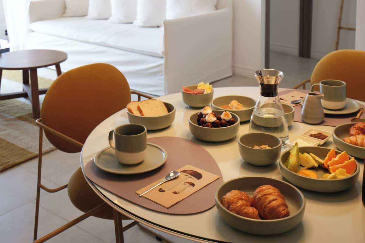 Superior Apartment | Egyptian cotton sheets, premium bedding, down comforters, in-room safe