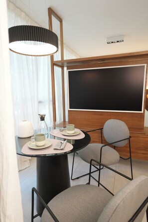 Departamento junior | Área de sala de estar | Smart TV de 43 pulgadas con canales digitales 