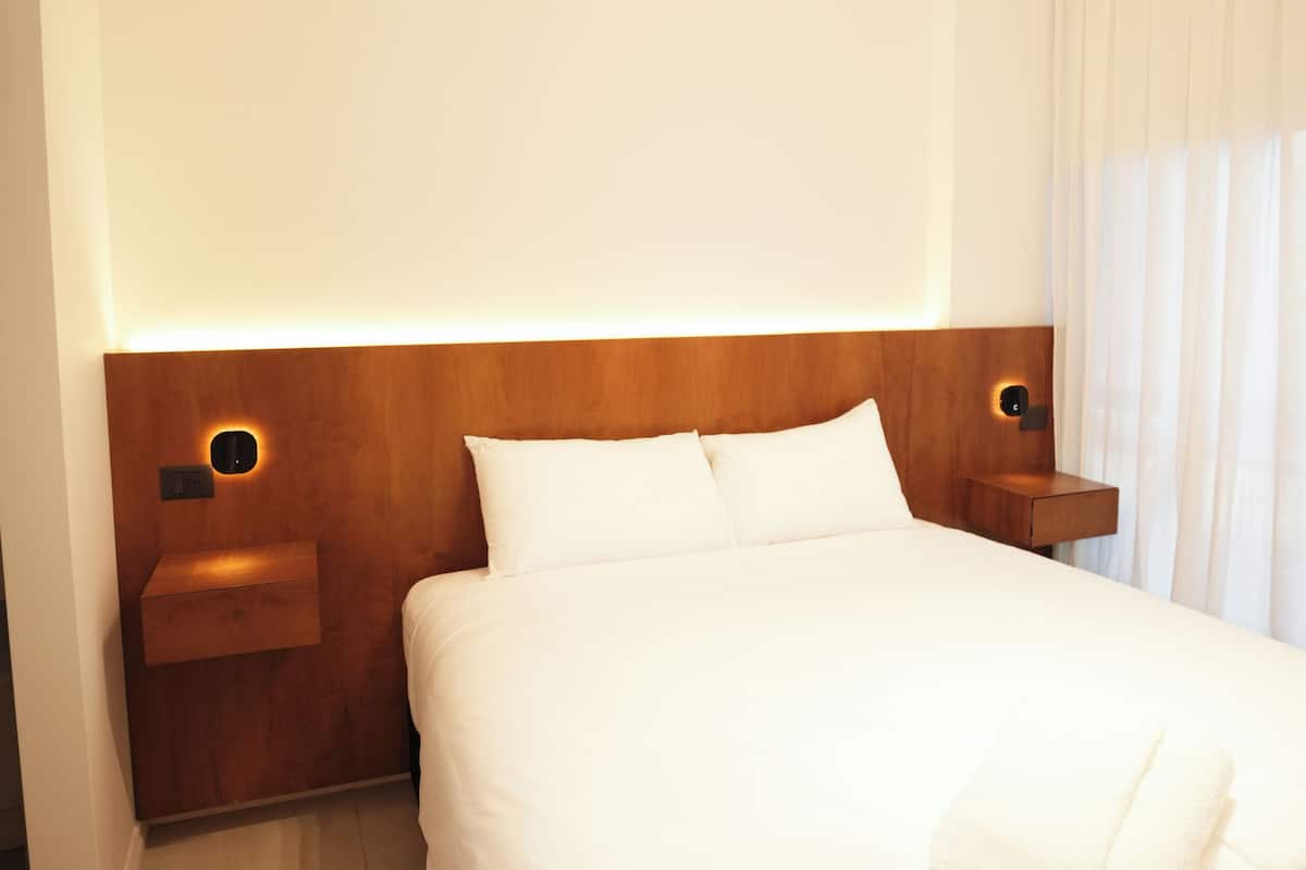 Phòng Suite Deluxe, ban công, quang cảnh thành phố | Bộ trải giường bằng vải cotton Ai Cập, bộ đồ giường cao cấp