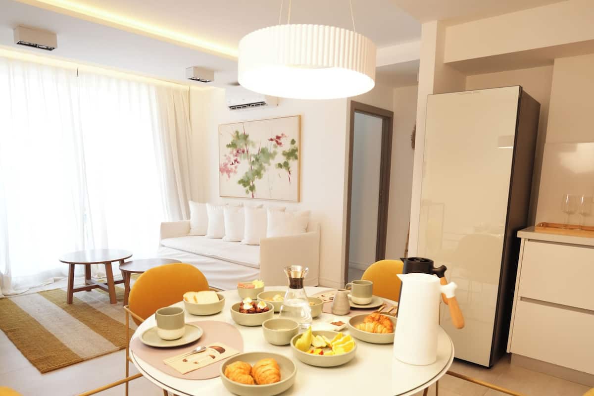 Deluxe Suite, Balcony, City View | Egyptian cotton sheets, premium bedding, down comforters, in-room safe