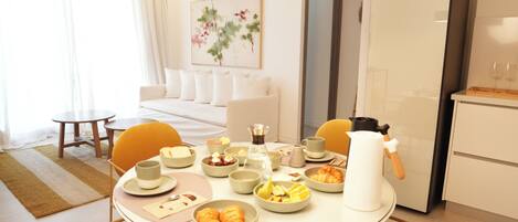 华丽套房, 阳台, 城市景观 | 埃及棉床单、高档床上用品、羽绒被、客房内保险箱