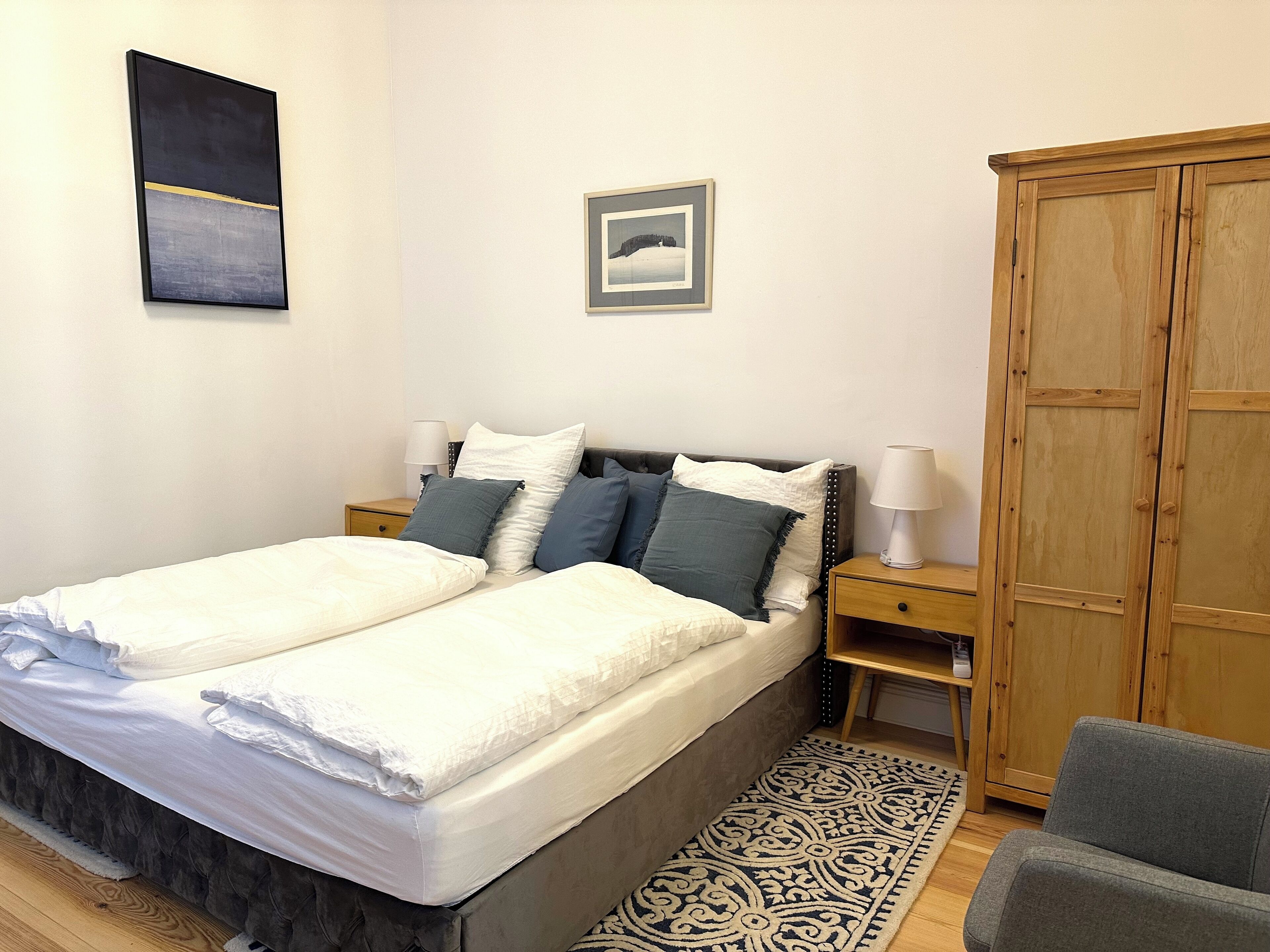 Strykejern/-brett, internettilgang og sengetøy