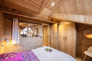 Room - Holiday Home “L'alpin” with Mountain View (Les Déserts)