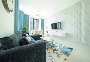 TV - Spacious Beachfront 1 Bed in Blue Bay Walk (Ajmal Makan)