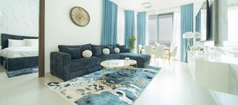 Spacious Beachfront 1 Bed in Blue Bay Walk