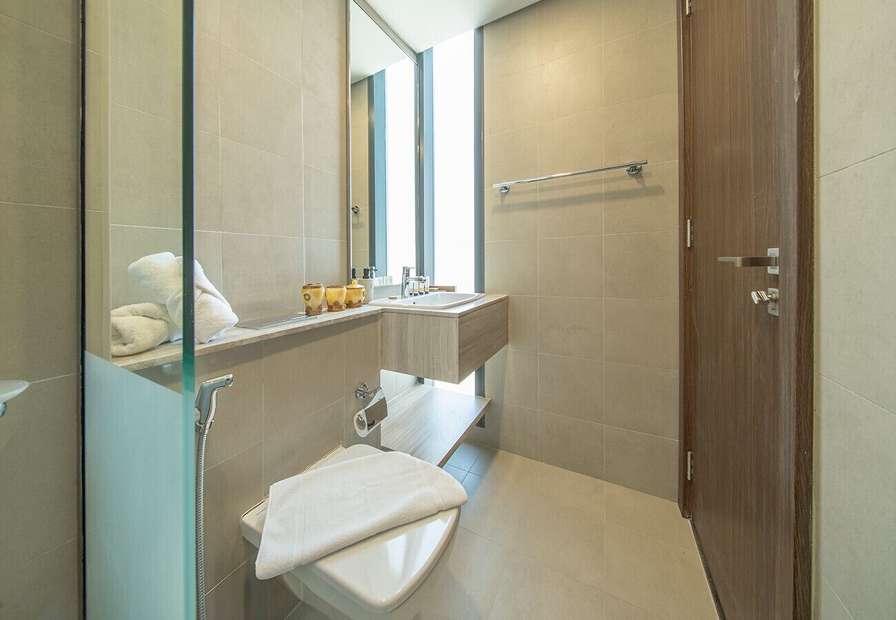 Ducha, artículos de tocador gratuitos, secador de pelo, bidet