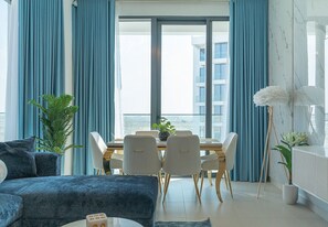 TV - Spacious Beachfront 1 Bed in Blue Bay Walk (Ajmal Makan)
